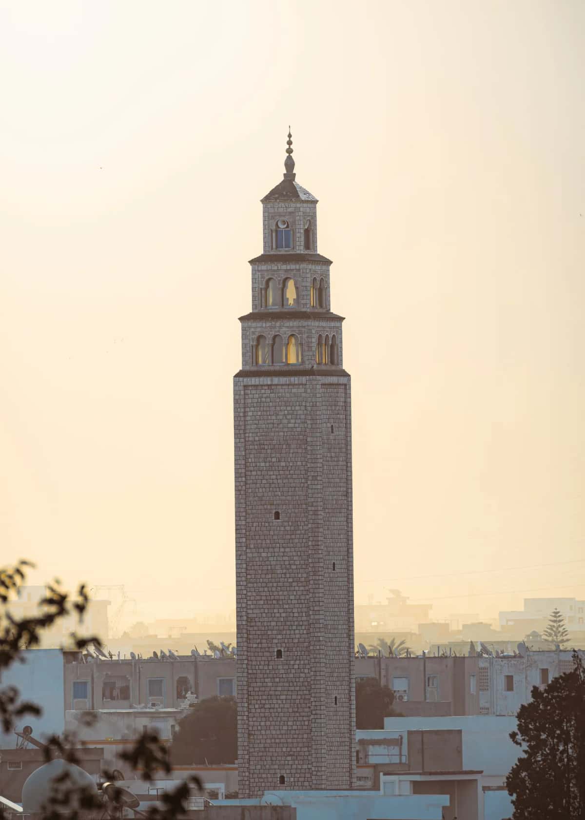 Minaret historique de Tunis à l'heure dorée, Tunisie