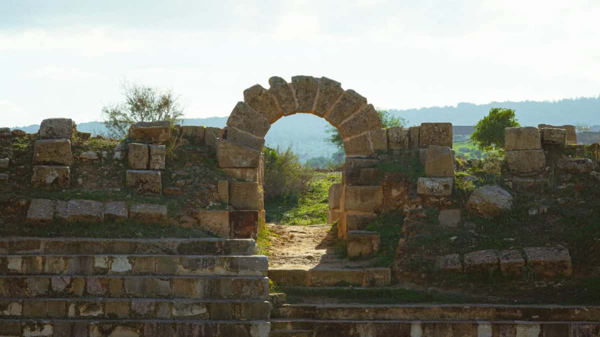 Ruines romaines en Tunisie avec vue sur la campagne