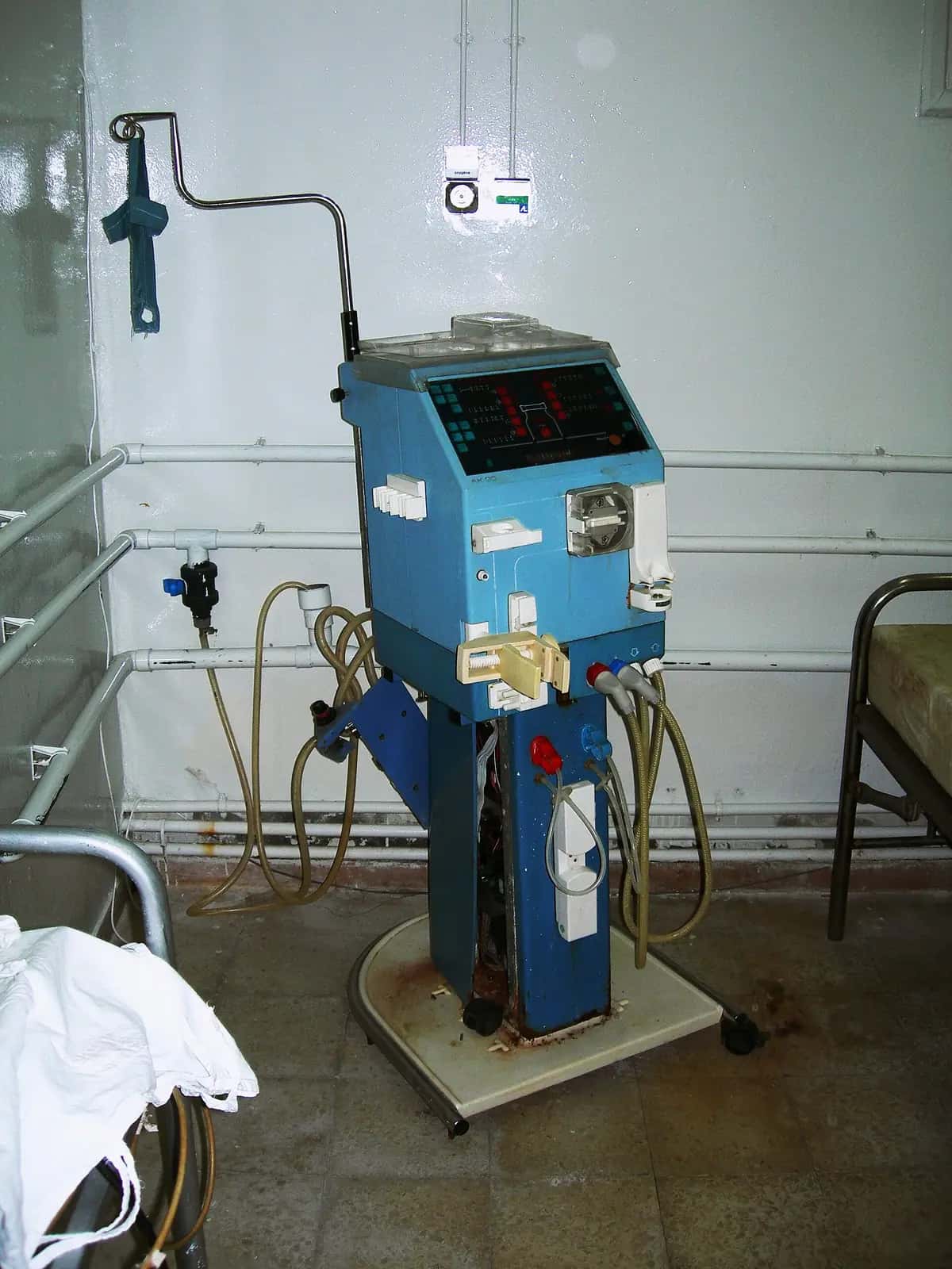 Appareil médical ancien encore en service dans un hôpital tunisien