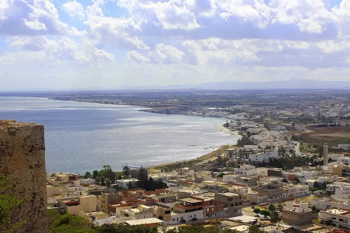 La baie et la ville de Kelibia vues depuis les remparts du fort, au Cap Bon