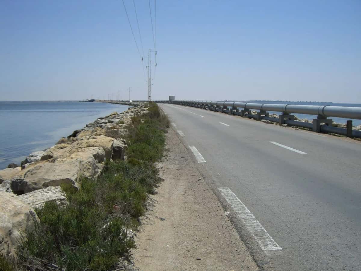 La chaussée d'El Kantara entre la presqu'île de Zarzis et l'île de Djerba