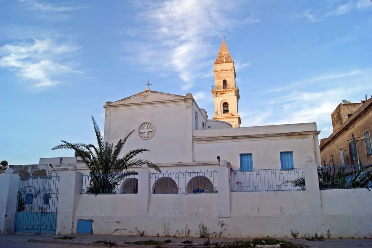 Façade de l'église Saint-Augustin-et-Saint-Fidèle à La Goulette