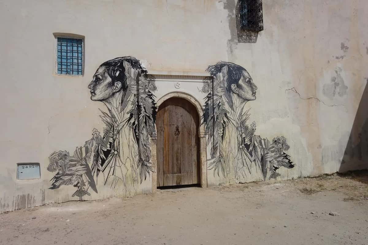 Fresque murale du projet Djerbahood sur une maison d'Erriadh, à Djerba