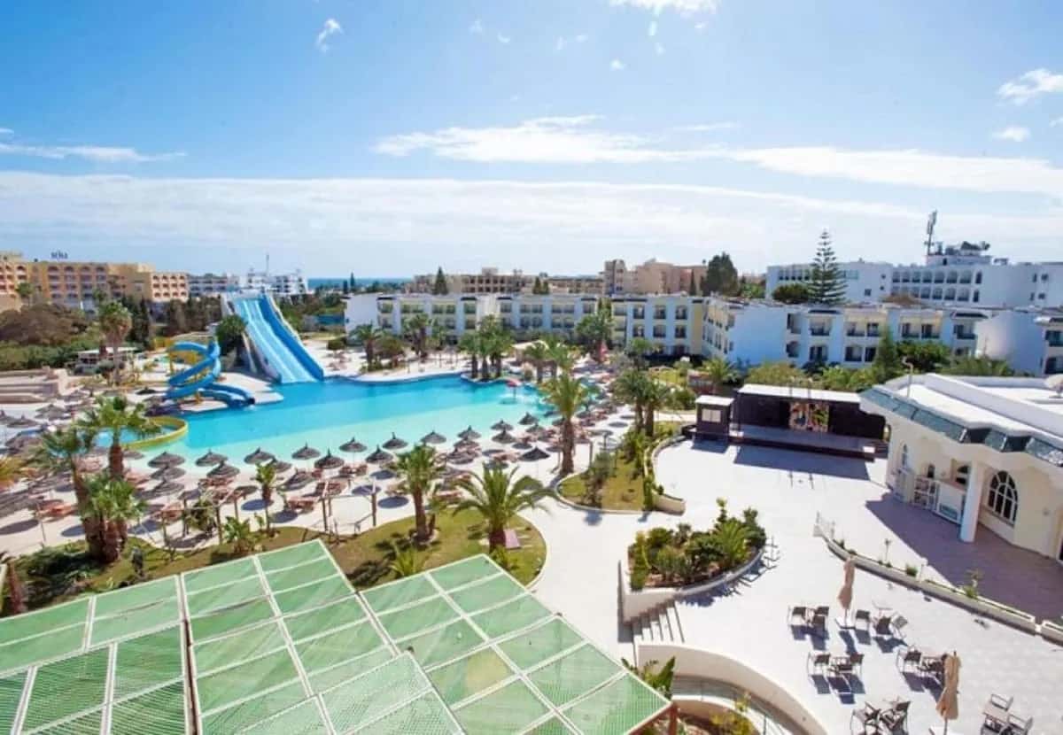 Toboggans et bassin de l'aquaparc du Palmyra Aquapark Kantaoui, vus du dessus, Port El Kantaoui
