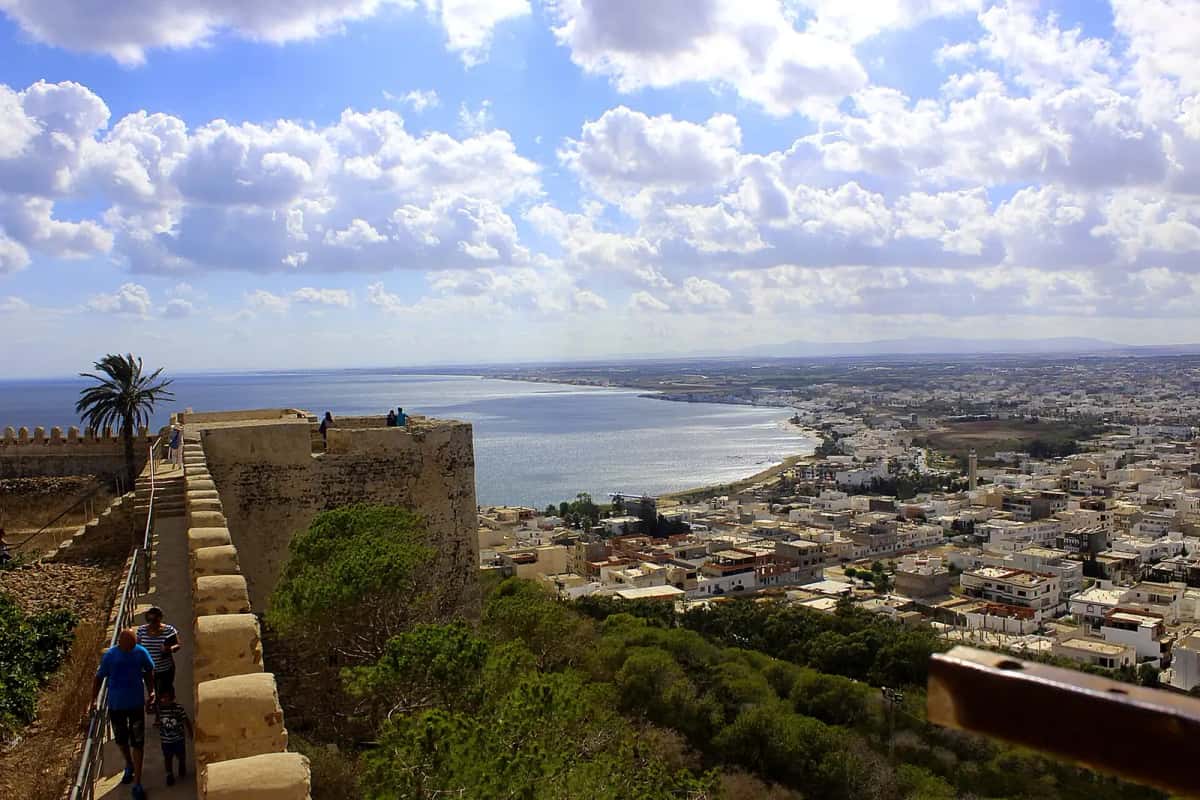 Panorama sur la ville et la baie de Kelibia depuis les remparts du fort