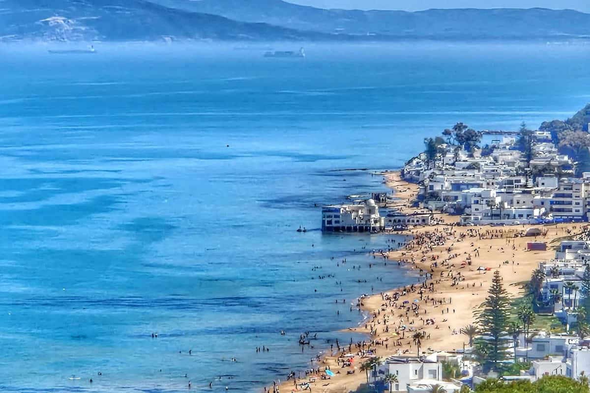 Plage de La Marsa et sa corniche, banlieue nord de Tunis