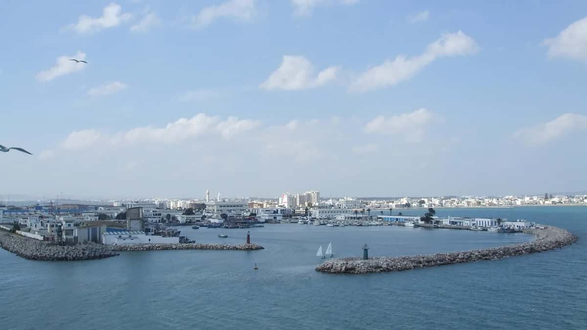 Le port et le front de mer de La Goulette, près de Tunis