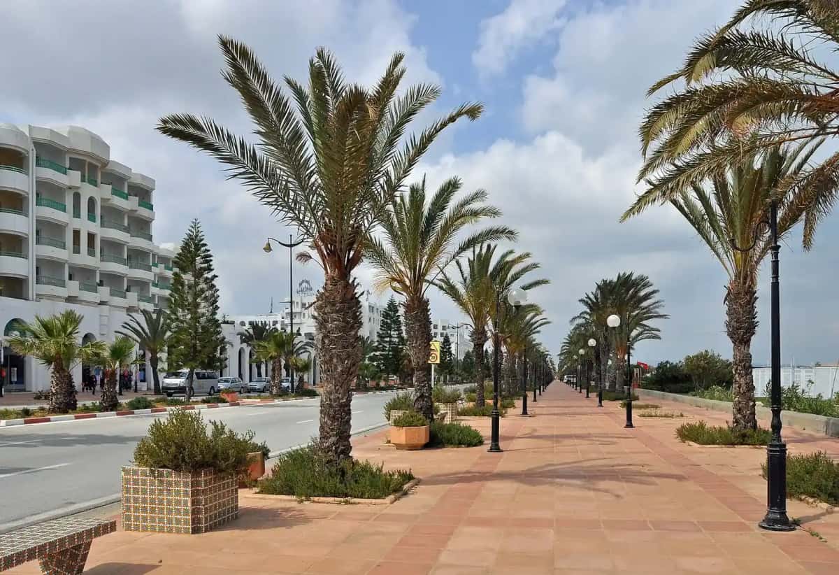 Promenade de Yasmine Hammamet en soirée