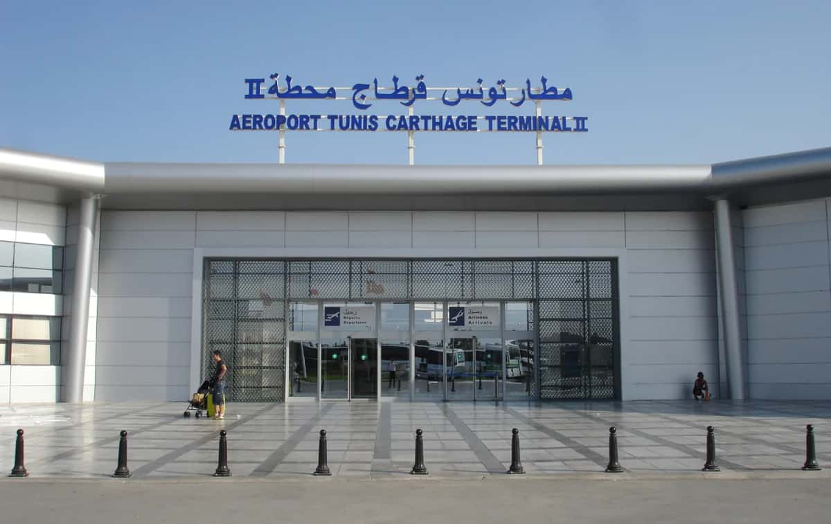 Façade du terminal 2 de l'aéroport international de Tunis-Carthage