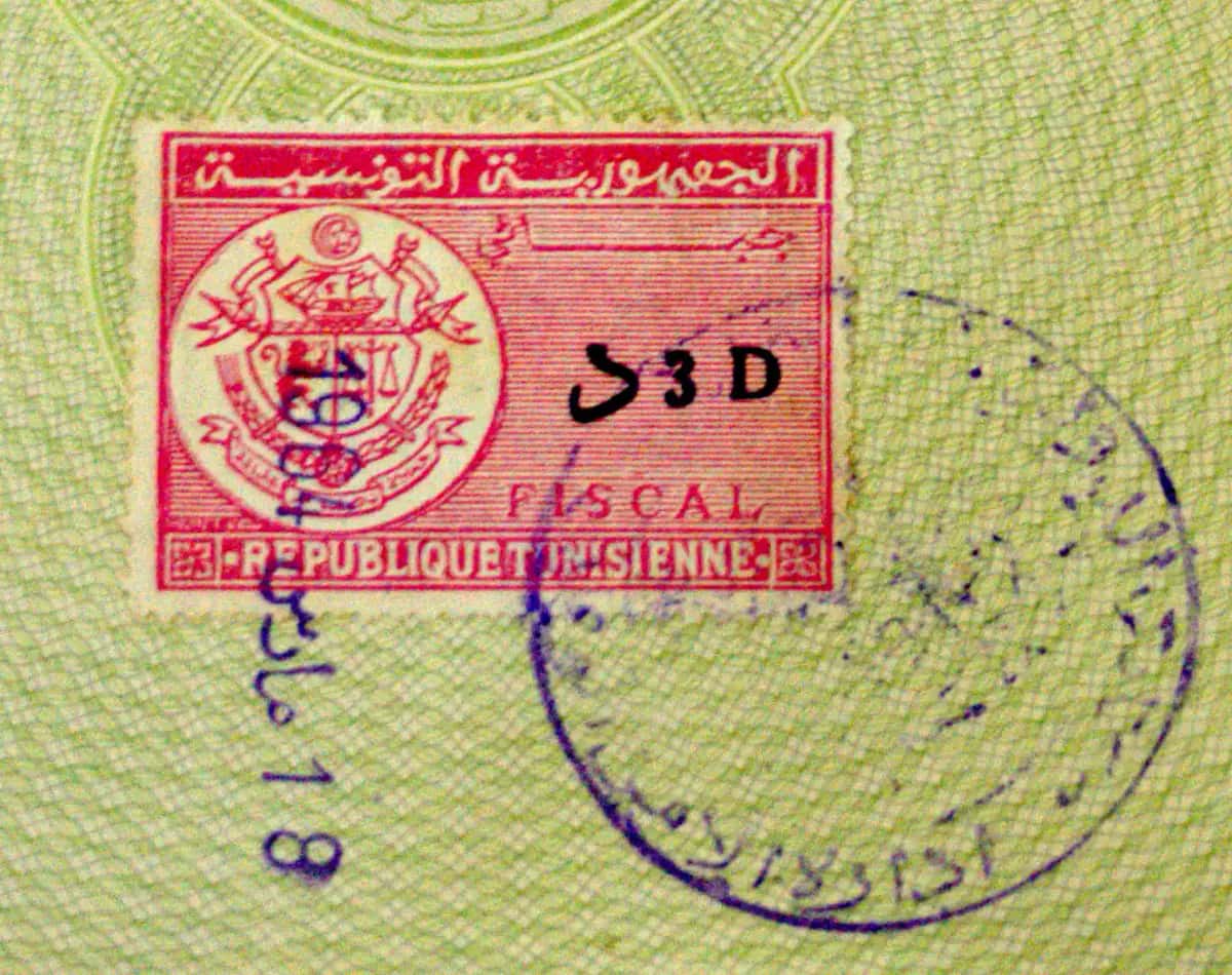 Timbre fiscal tunisien apposé sur un document officiel